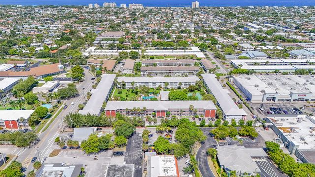 2050 NE 39th Street 211E, Lighthouse Point, FL 33064