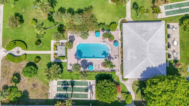 2050 NE 39th Street 211E, Lighthouse Point, FL 33064