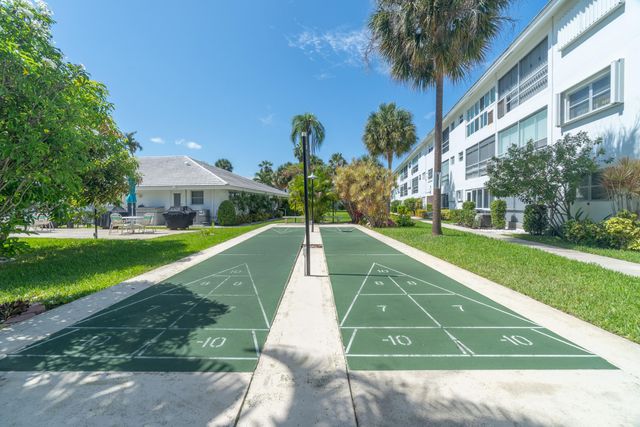 2050 NE 39th Street 211E, Lighthouse Point, FL 33064