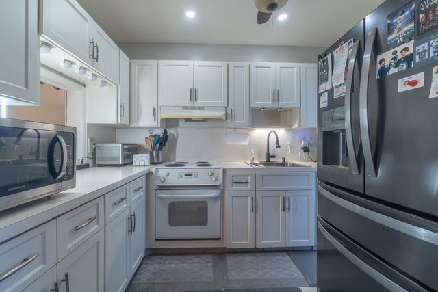 2050 NE 39th Street 211E, Lighthouse Point, FL 33064