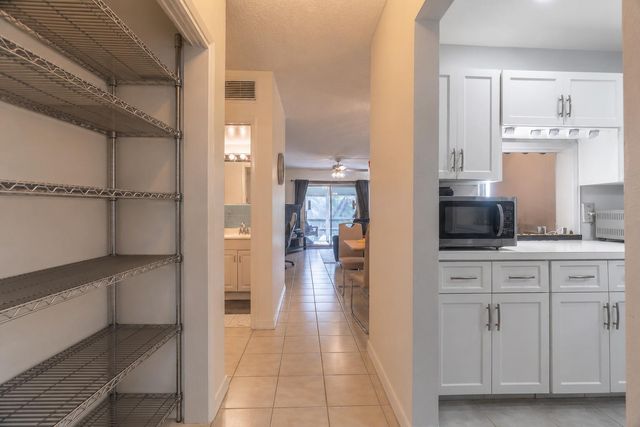 2050 NE 39th Street 211E, Lighthouse Point, FL 33064