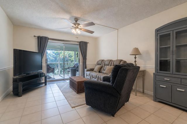 2050 NE 39th Street 211E, Lighthouse Point, FL 33064