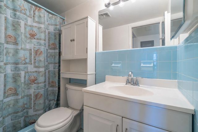 2050 NE 39th Street 211E, Lighthouse Point, FL 33064