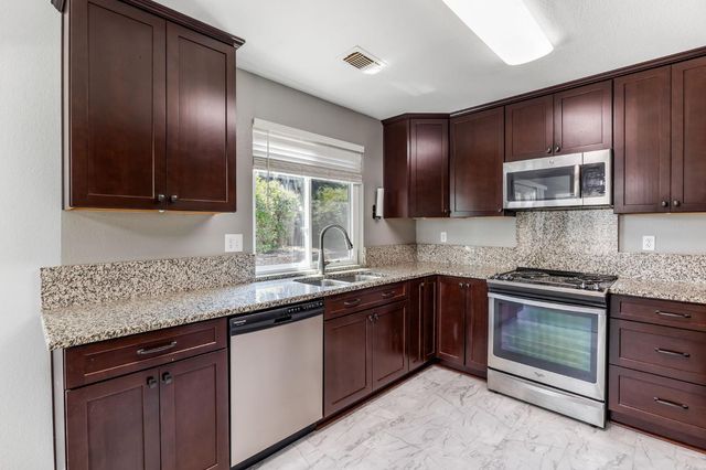 9098 Burst Ct, Sacramento, CA 95826