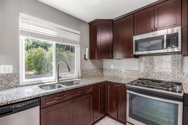 9098 Burst Ct, Sacramento, CA 95826