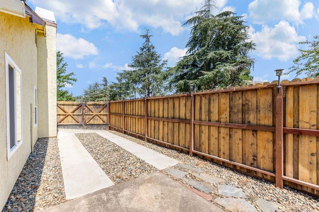 9098 Burst Ct, Sacramento, CA 95826