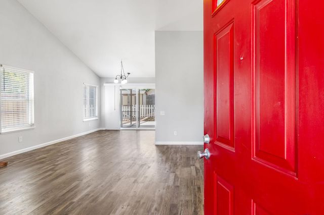 9098 Burst Ct, Sacramento, CA 95826