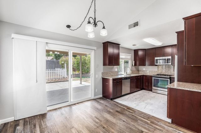 9098 Burst Ct, Sacramento, CA 95826