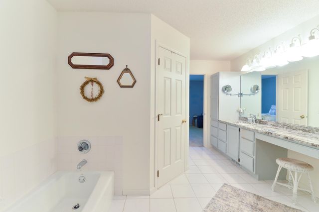 1262 Pond View Lane, White Bear Lake, MN 55110