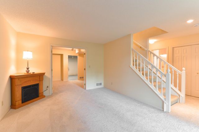 1262 Pond View Lane, White Bear Lake, MN 55110