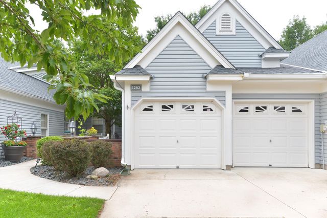1262 Pond View Lane, White Bear Lake, MN 55110