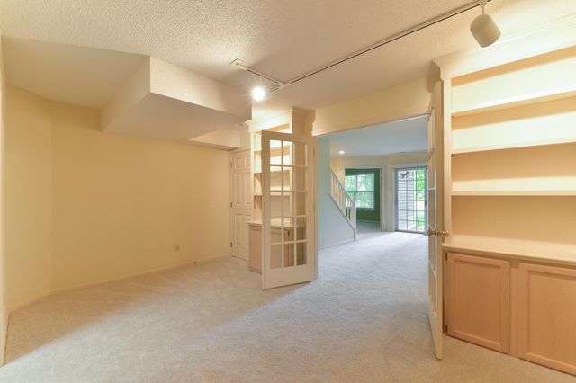 1262 Pond View Lane, White Bear Lake, MN 55110