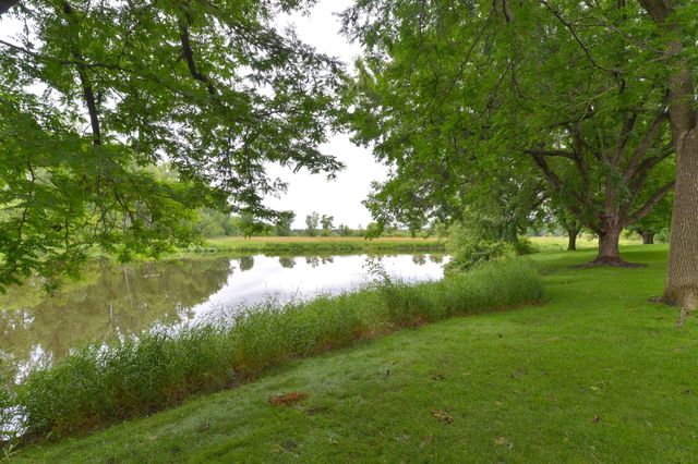 1262 Pond View Lane, White Bear Lake, MN 55110