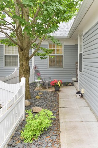1262 Pond View Lane, White Bear Lake, MN 55110