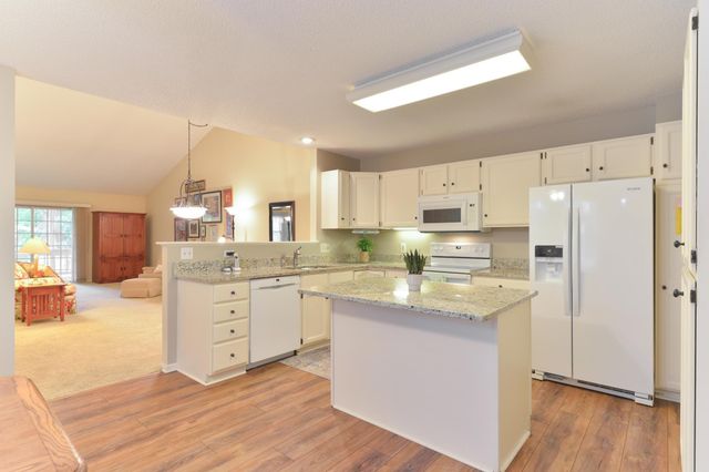 1262 Pond View Lane, White Bear Lake, MN 55110
