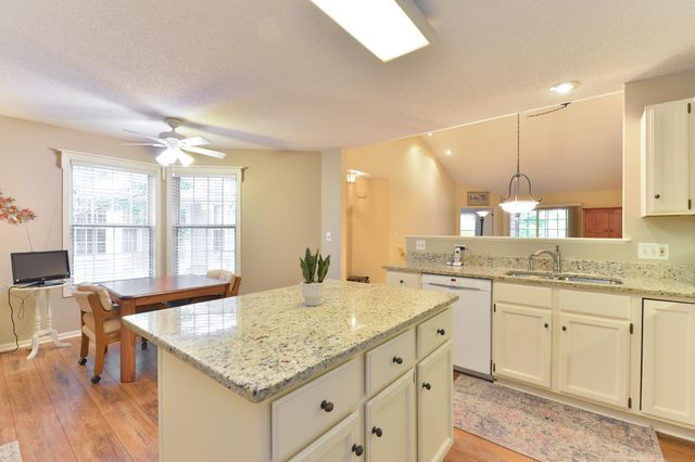 1262 Pond View Lane, White Bear Lake, MN 55110