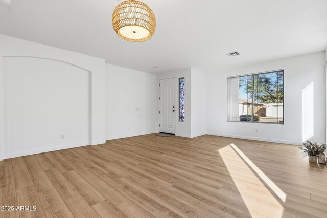 9451 W MARY ANN Drive, Peoria, AZ 85382