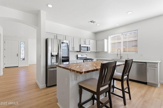 9451 W MARY ANN Drive, Peoria, AZ 85382