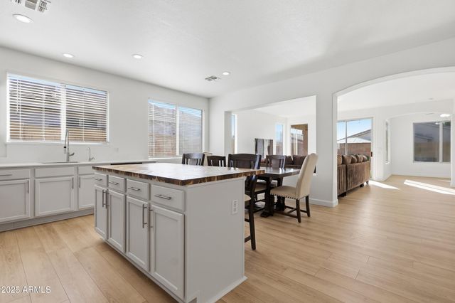 9451 W MARY ANN Drive, Peoria, AZ 85382