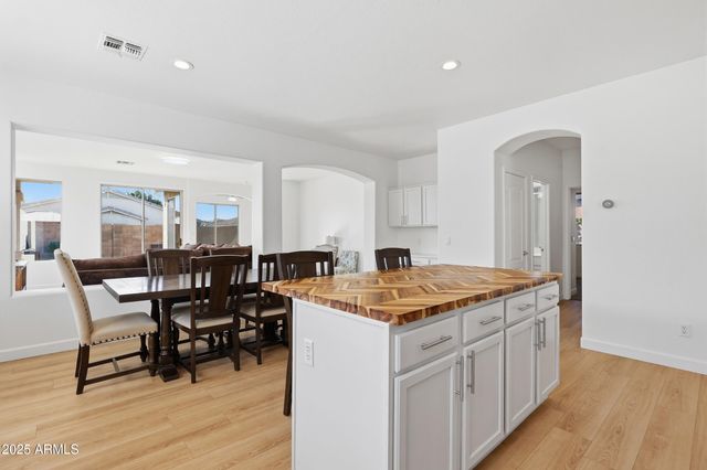 9451 W MARY ANN Drive, Peoria, AZ 85382