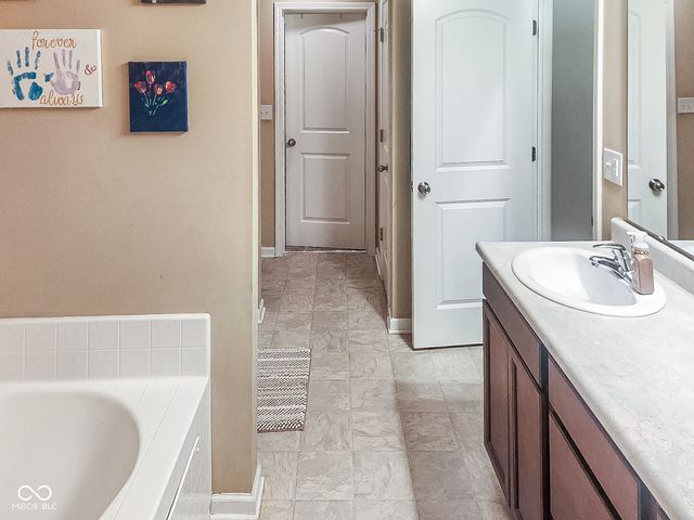1417 Graybark, Sheridan, IN 46069