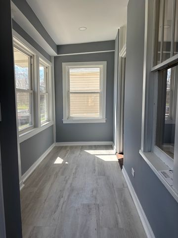 9236 S Blackstone Avenue, Chicago, IL 60619