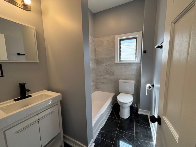 9236 S Blackstone Avenue, Chicago, IL 60619