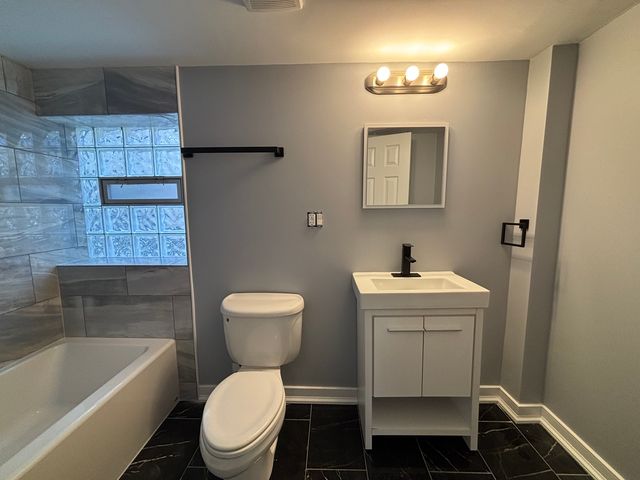 9236 S Blackstone Avenue, Chicago, IL 60619