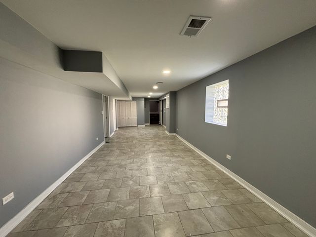 9236 S Blackstone Avenue, Chicago, IL 60619