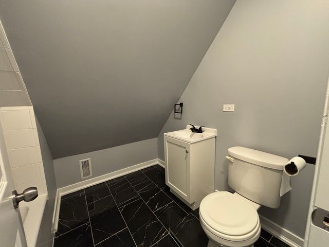 9236 S Blackstone Avenue, Chicago, IL 60619
