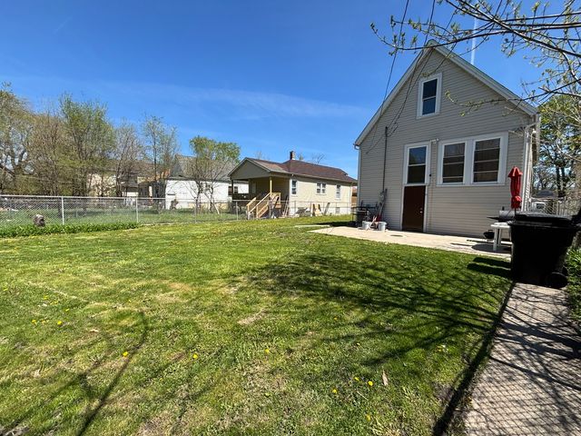 9236 S Blackstone Avenue, Chicago, IL 60619