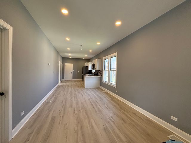 9236 S Blackstone Avenue, Chicago, IL 60619