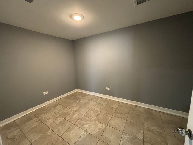9236 S Blackstone Avenue, Chicago, IL 60619
