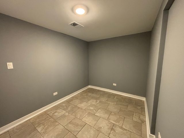 9236 S Blackstone Avenue, Chicago, IL 60619