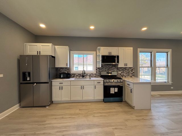 9236 S Blackstone Avenue, Chicago, IL 60619