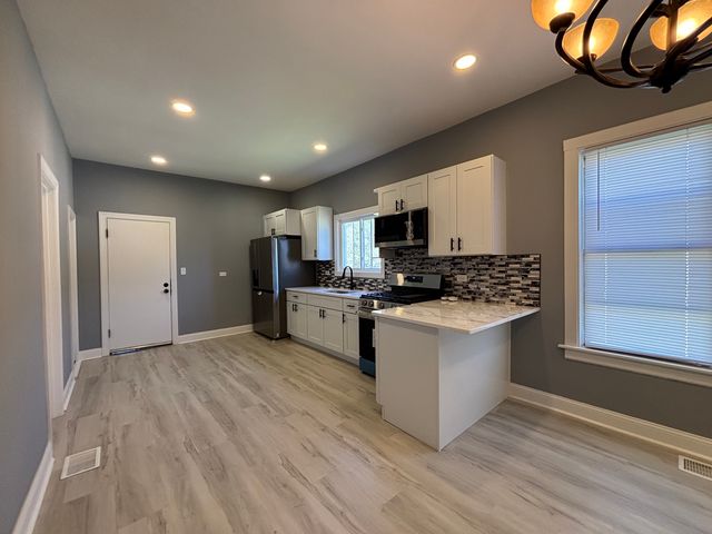 9236 S Blackstone Avenue, Chicago, IL 60619