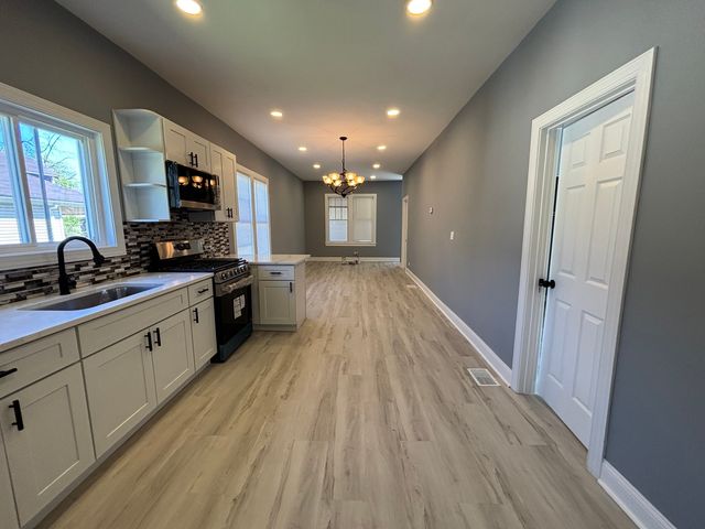 9236 S Blackstone Avenue, Chicago, IL 60619