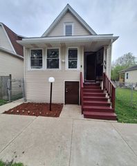 9236 S Blackstone Avenue, Chicago, IL 60619