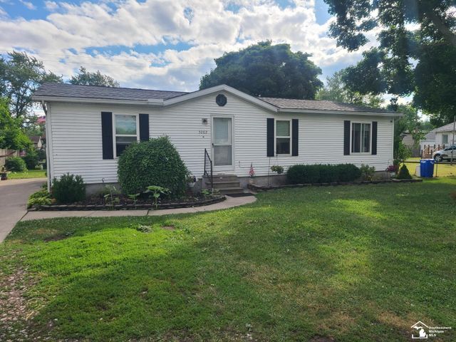 3202 Ferndale Street, Frenchtown Twp, MI 48162