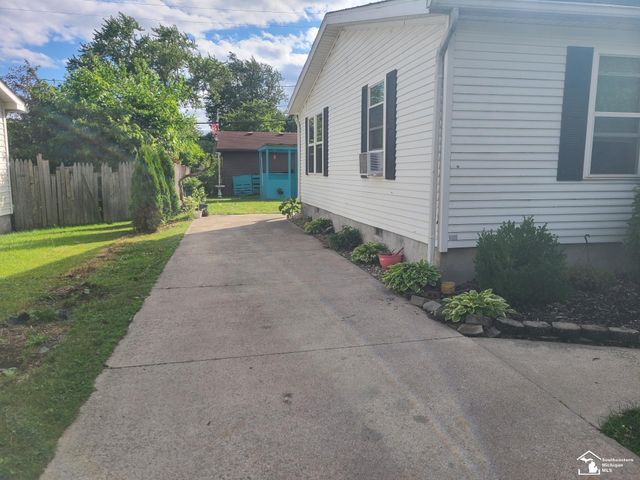 3202 Ferndale Street, Frenchtown Twp, MI 48162