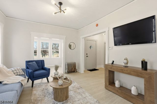 204 Pine St, Roselle Boro, NJ 07203