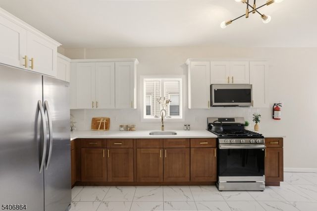 204 Pine St, Roselle Boro, NJ 07203