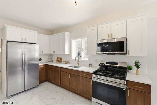 204 Pine St, Roselle Boro, NJ 07203