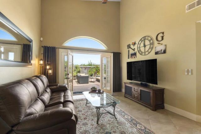 3555 Simsbury Ct, Carlsbad, CA 92010
