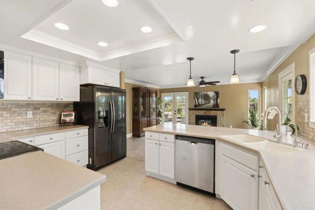 3555 Simsbury Ct, Carlsbad, CA 92010