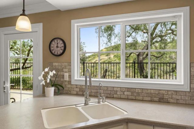 3555 Simsbury Ct, Carlsbad, CA 92010