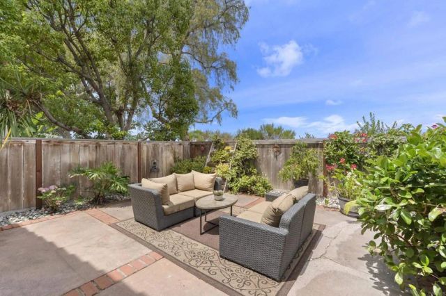 3555 Simsbury Ct, Carlsbad, CA 92010