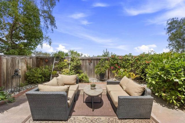 3555 Simsbury Ct, Carlsbad, CA 92010