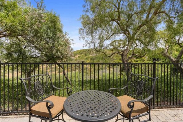 3555 Simsbury Ct, Carlsbad, CA 92010