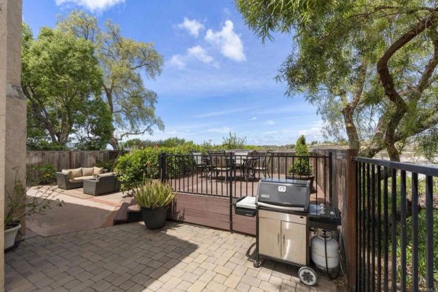 3555 Simsbury Ct, Carlsbad, CA 92010